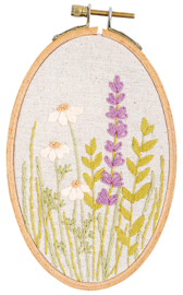 Flower field | modern embroidery kit | Daffy's DIY