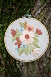 Flower drawing | modern embroidery kit | Daffy's DIY