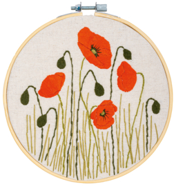 Poppy field | modern embroidery kit | Daffy's DIY