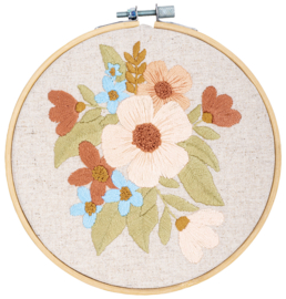 Flower drawing | modern embroidery kit | Daffy's DIY