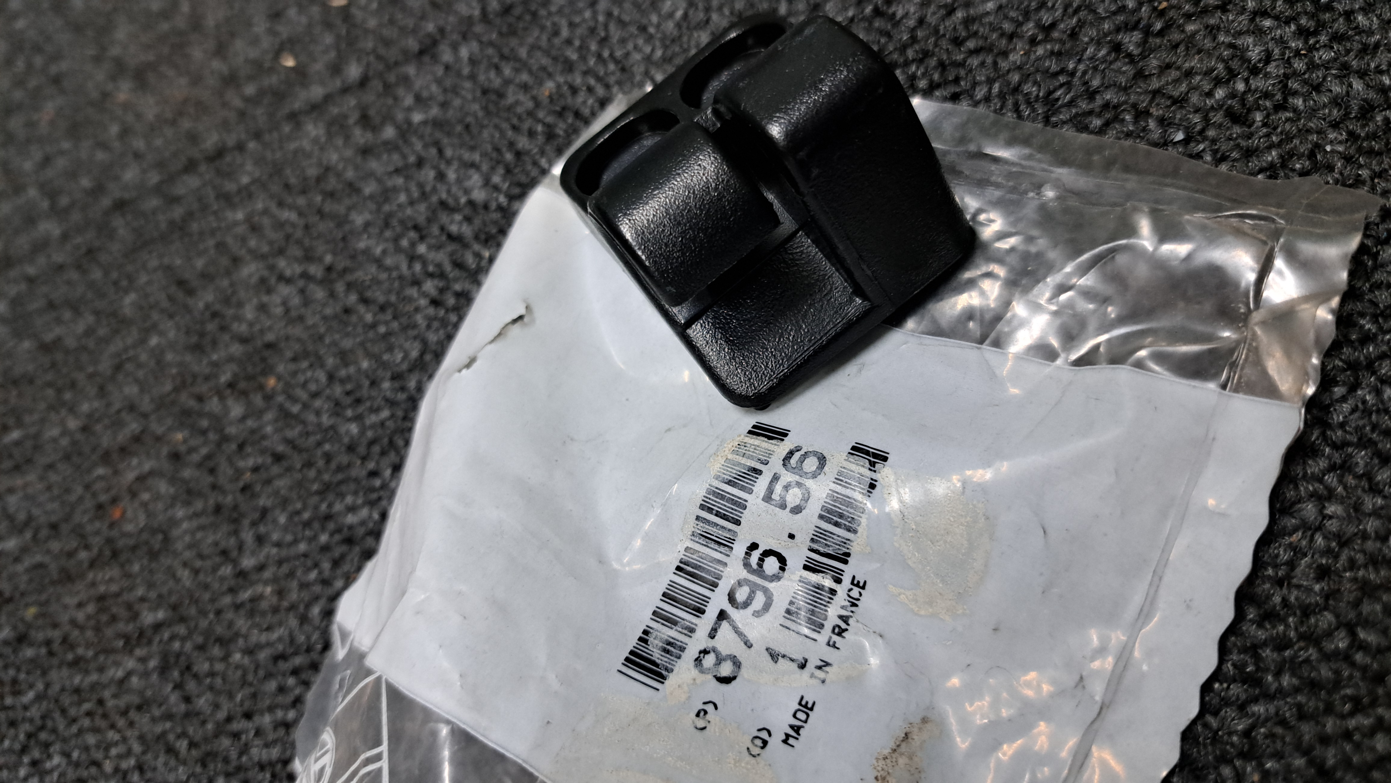 Peugeot 205 PH2 NOS parcel shelf bracket