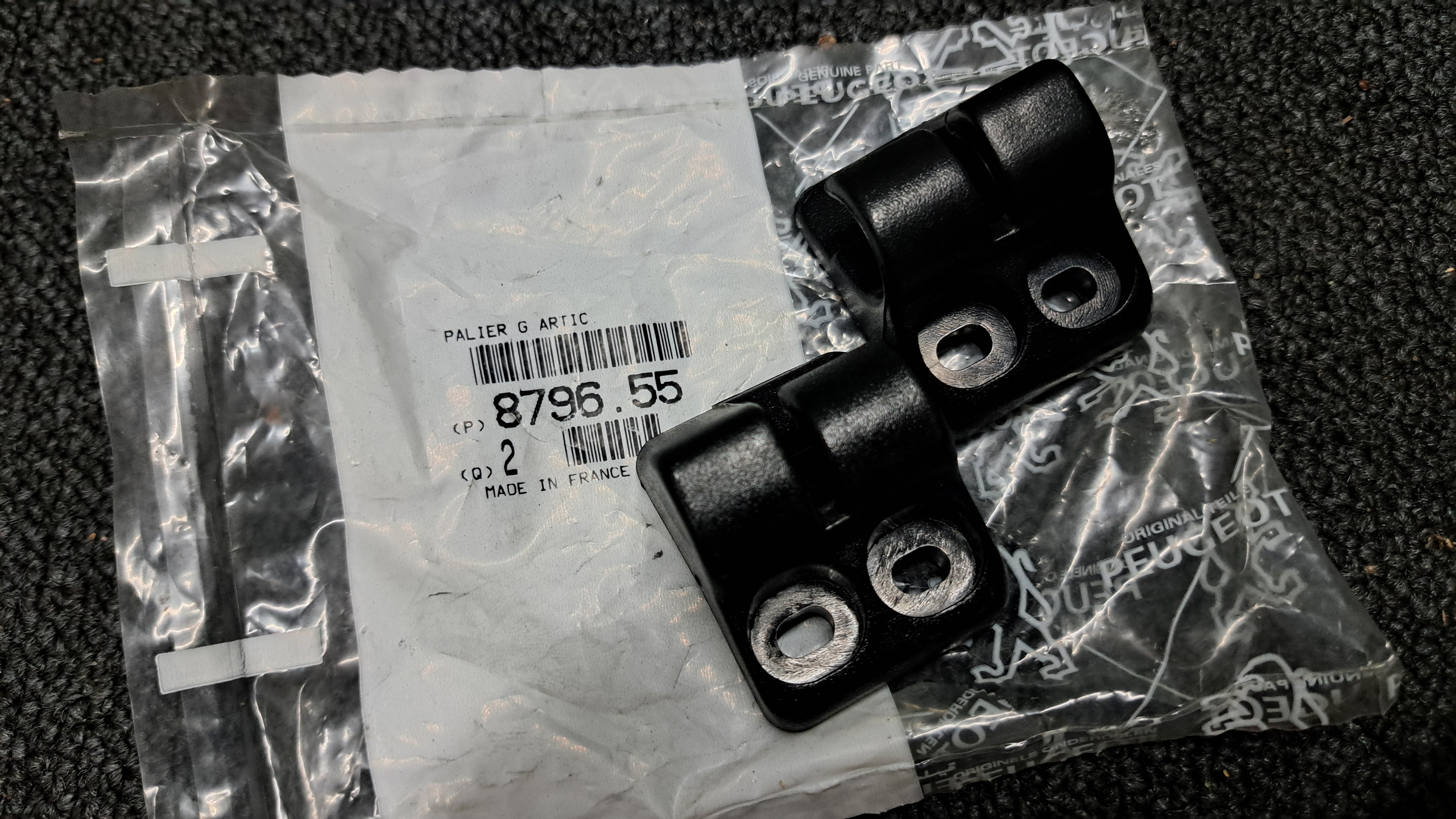 Peugeot 205 PH2 NOS parcel shelf brackets