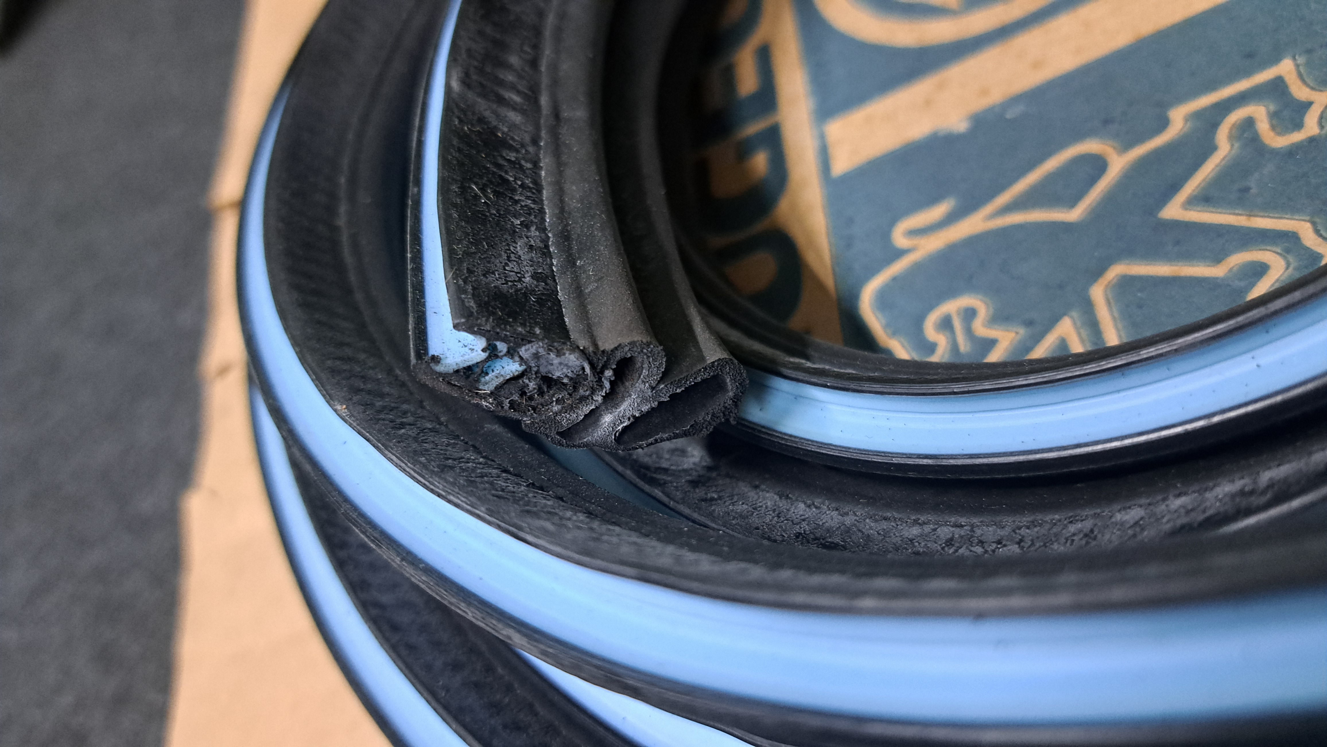 Peugeot 309 PH1 tail boot rubber