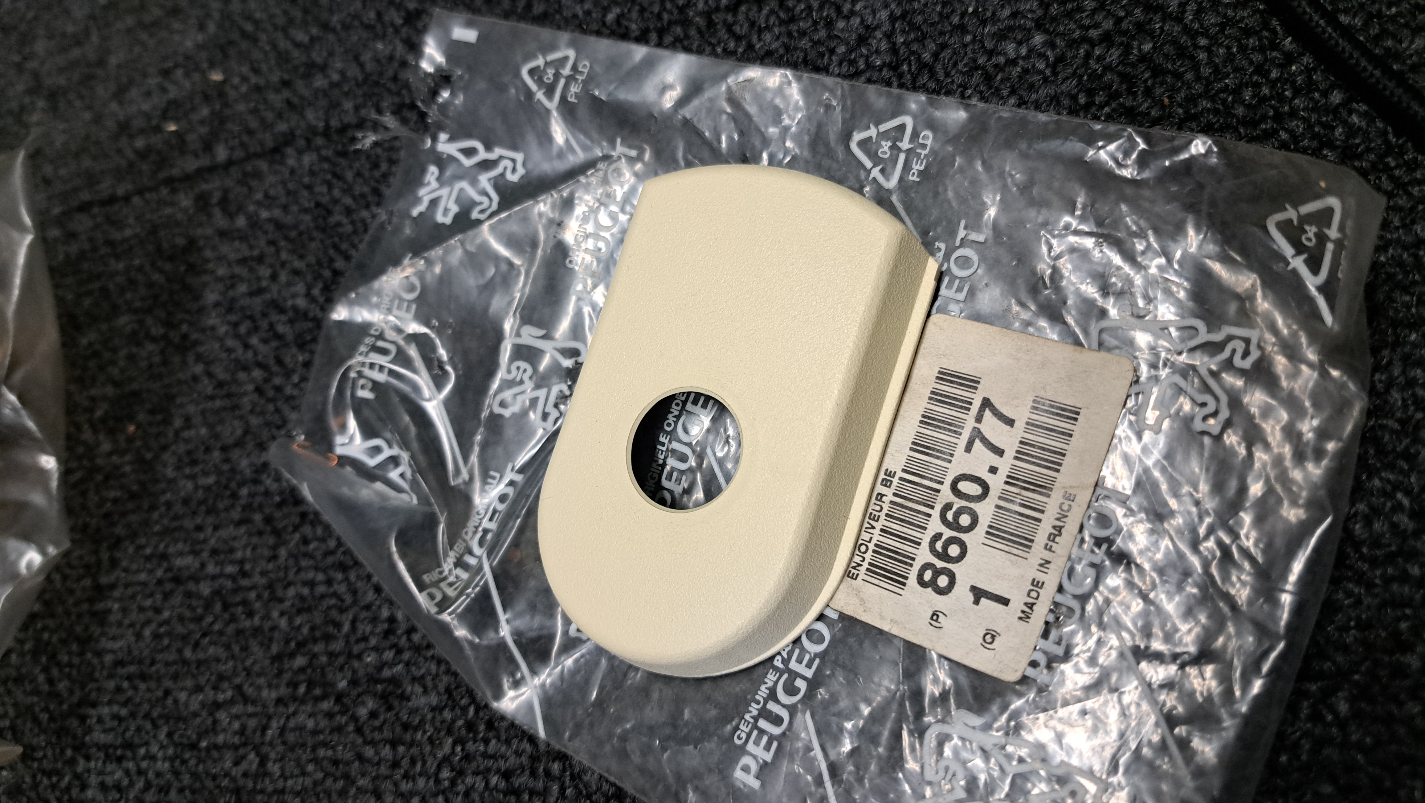 Peugeot 205 Rallye fuel cap badge