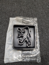 Peugeot 309 PH2 grille badge