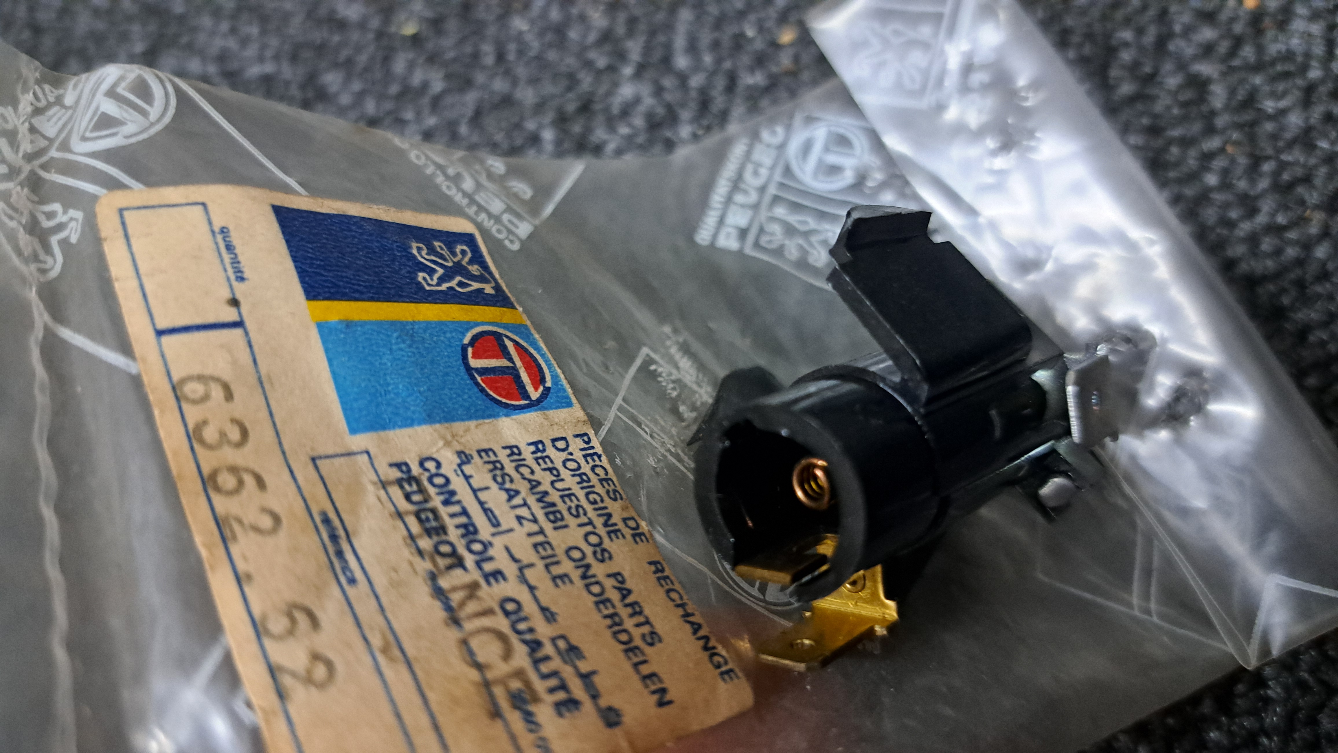 Peugeot 205 phase 1 light switch / lamp holder