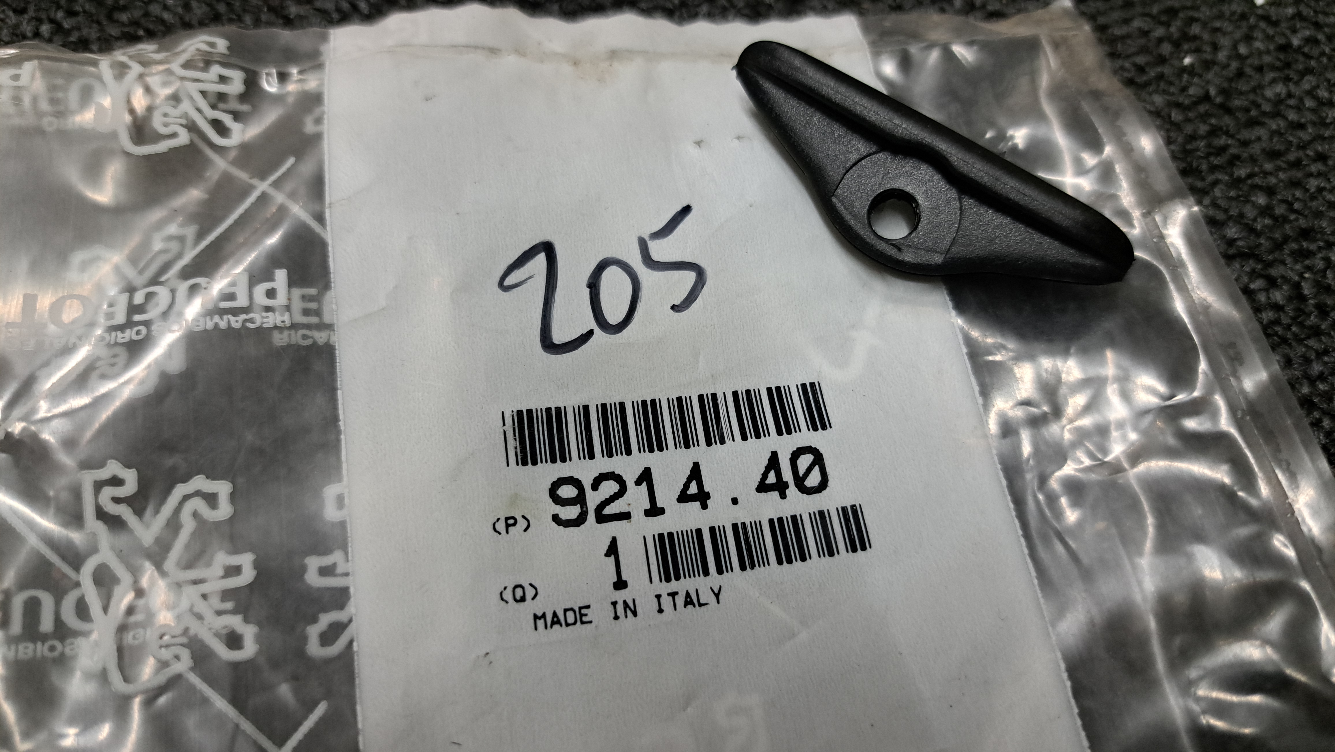 Peugeot 205 cabriolet window screen guide