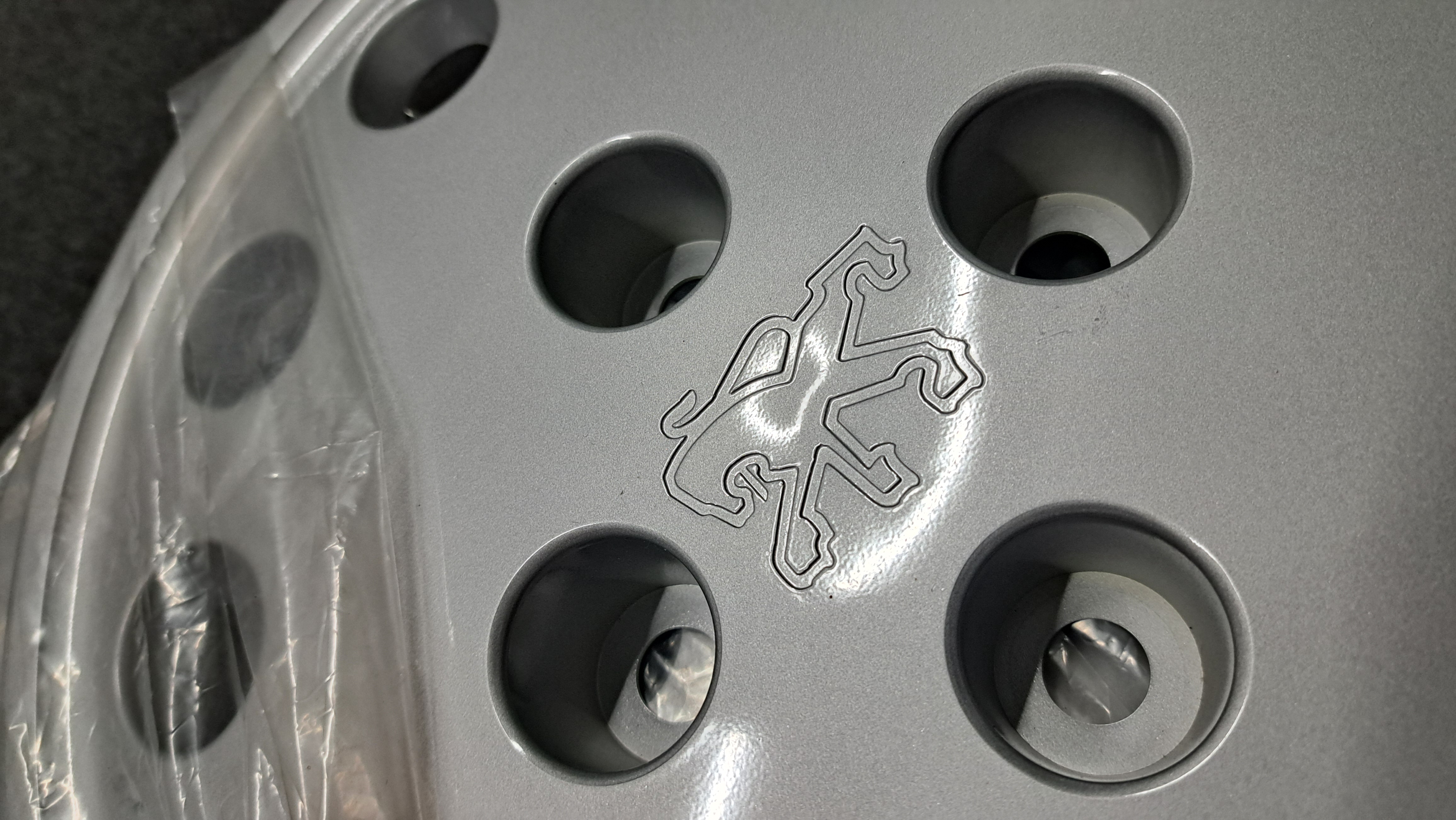 Peugeot 205 hub caps