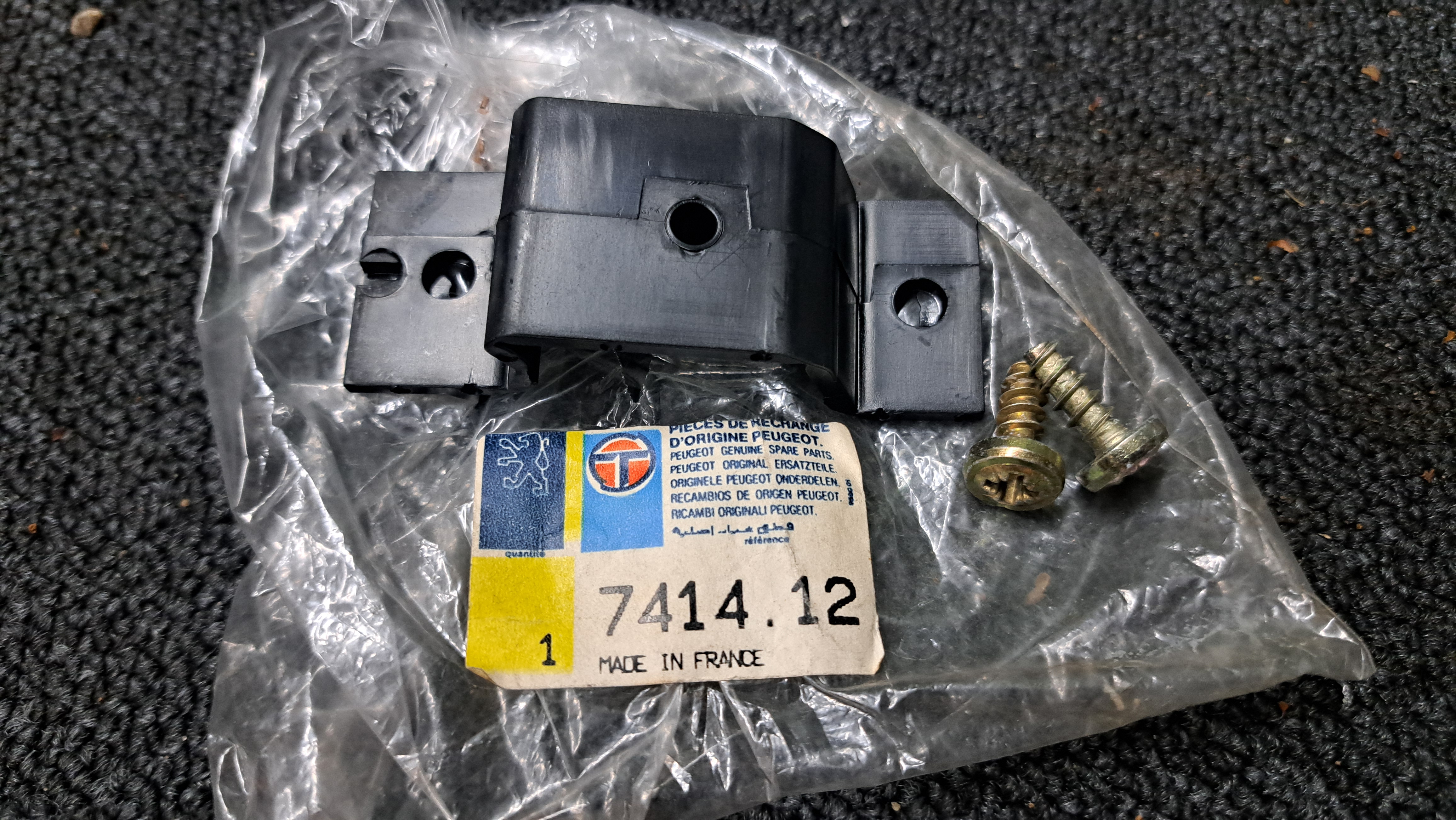 Peugeot 309 bumper fixing bracket 7414.12