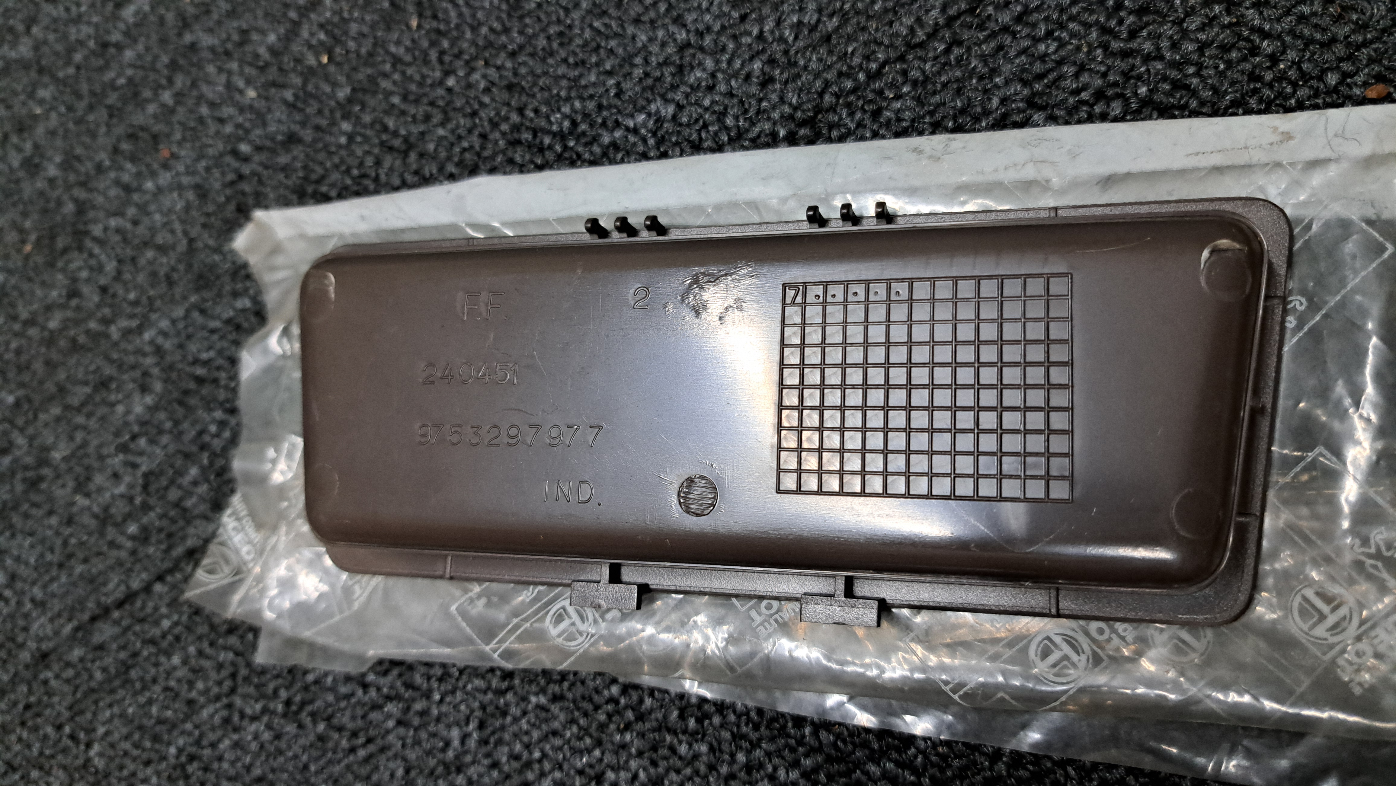 Peugeot 205 PH2 brown middle console panel