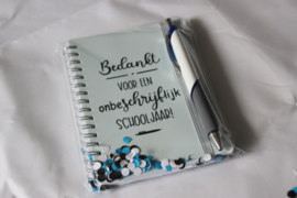 Notitieboekje + pen 'Onbeschrijflijk schooljaar'