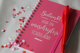 Notitieboekje + pen 'Onbeschrijflijk schooljaar'