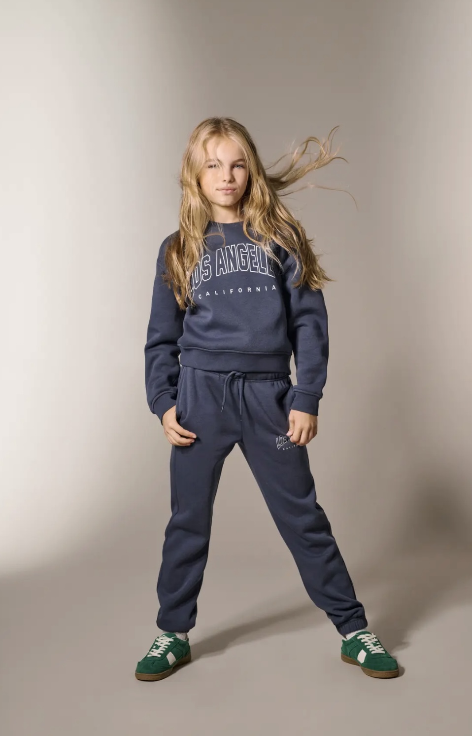 ONLY KOGSWEAT LS CREW OVZ STAT SWT NOOS Style No. 15353354 Color: Ombre Blue Los Angeles - California