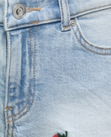 ONLY KOGROBYN EX VINTAGE BERRY DNM SHORTS Style No. 15370226 Colour: Light Blue Denim STRAWBERRY EMBROIDERY