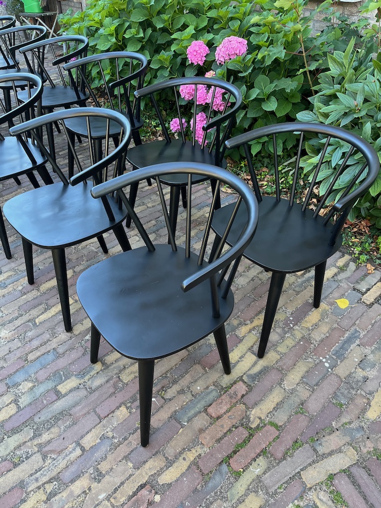 Houten Scandinavische Spijlen Stoelen in de kleur Zwart