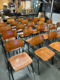 Zeer fraaie industriele/vintage stoelen/schoolstoelen
