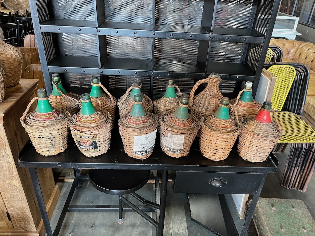 Unieke Mandflessen jaren 70 gebruikt voor Sherry en Rioja  Decoratief