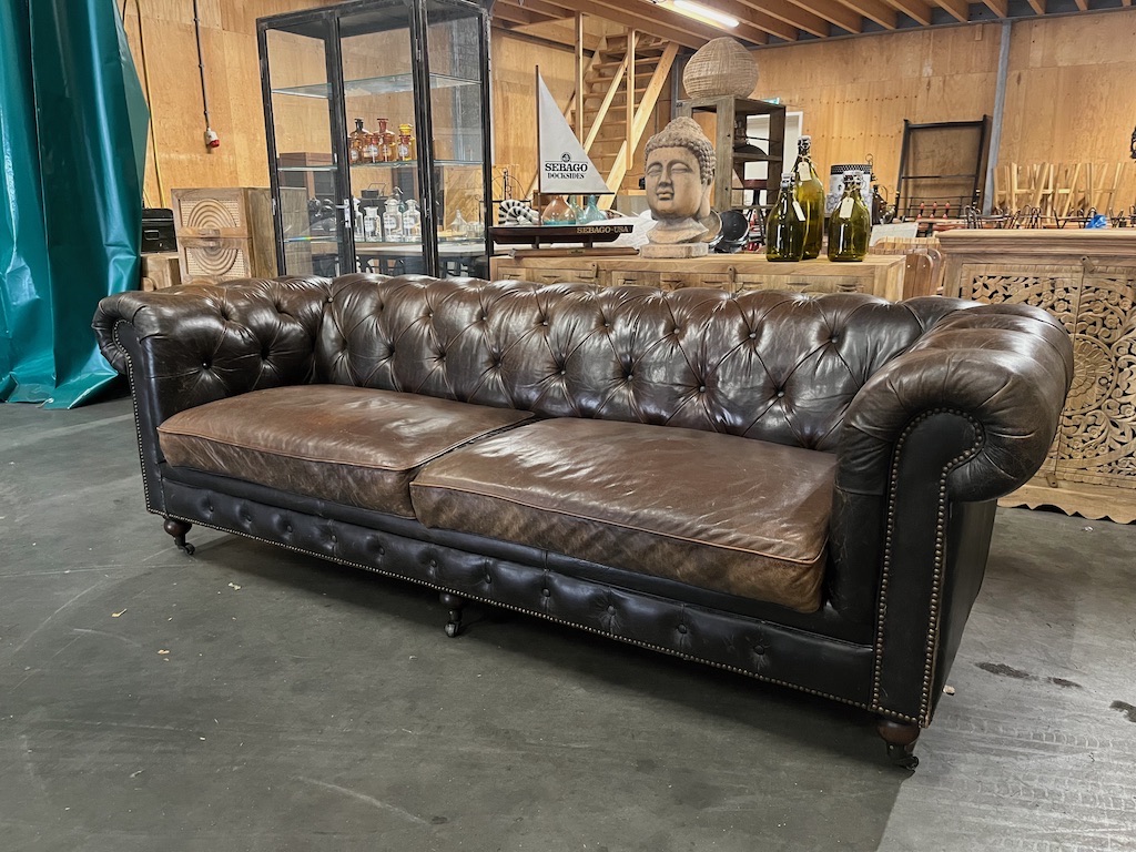 Unieke Originele Chesterfield in uitstekende staat 240 cm