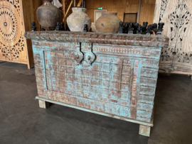 Antieke Kist zeer fraai bewerkt afkomstig uit India