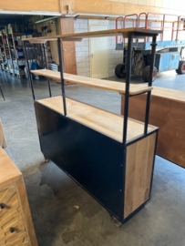 Industriele kast/buffetkast zeer fraai voor cafe/restaurant