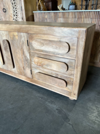Zeer fraai Dressoir mooi o.a in Scandinavisch interieur
