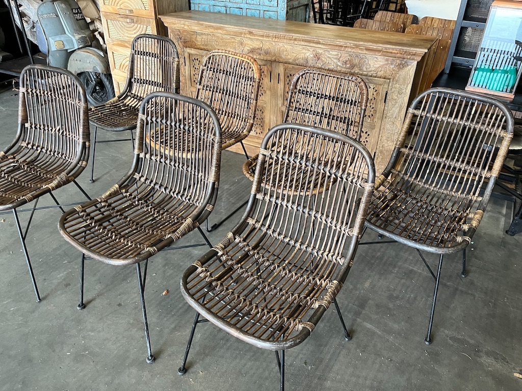 Hele leuke Rotan Stoelen met metaal onderstel