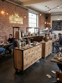 Industriele kast/buffetkast zeer fraai voor cafe/restaurant