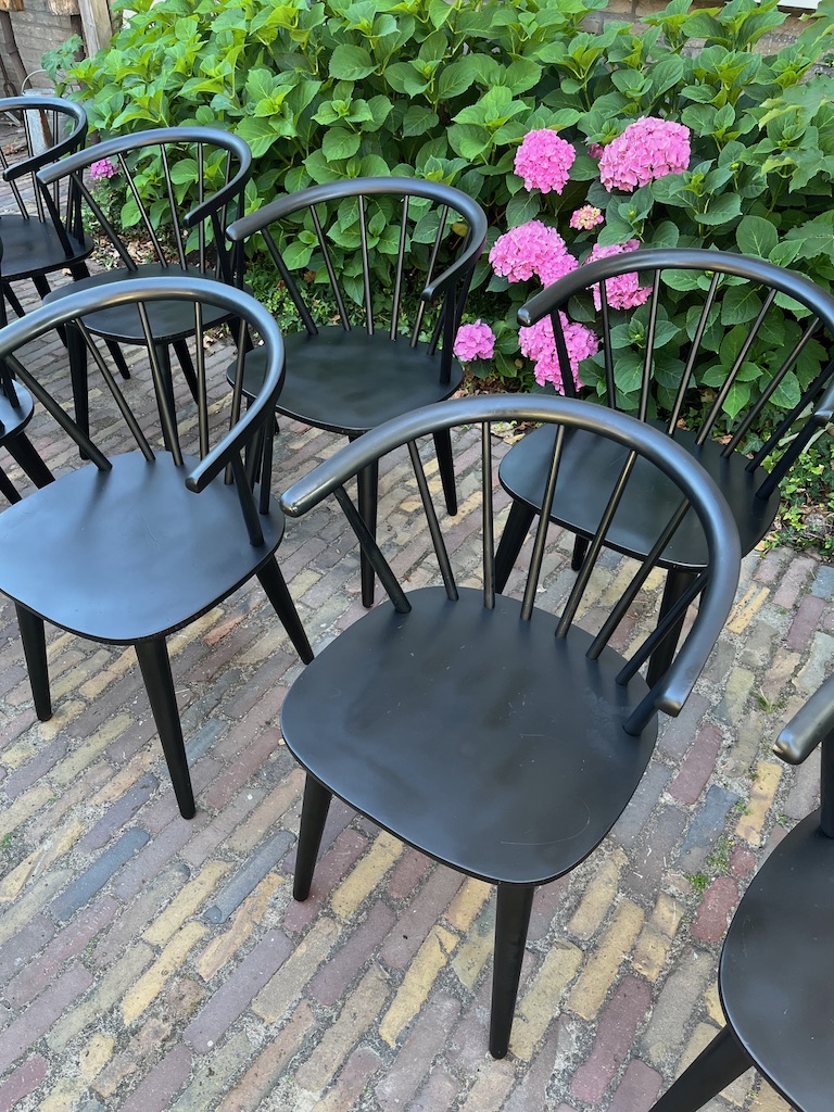 Houten Scandinavische Spijlen Stoelen in de kleur Zwart