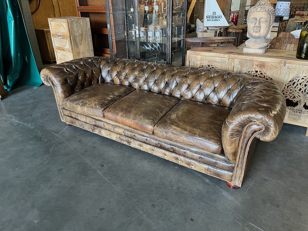 Unieke Chesterfield Bank Cognac uit Kurhaus Scheveningen