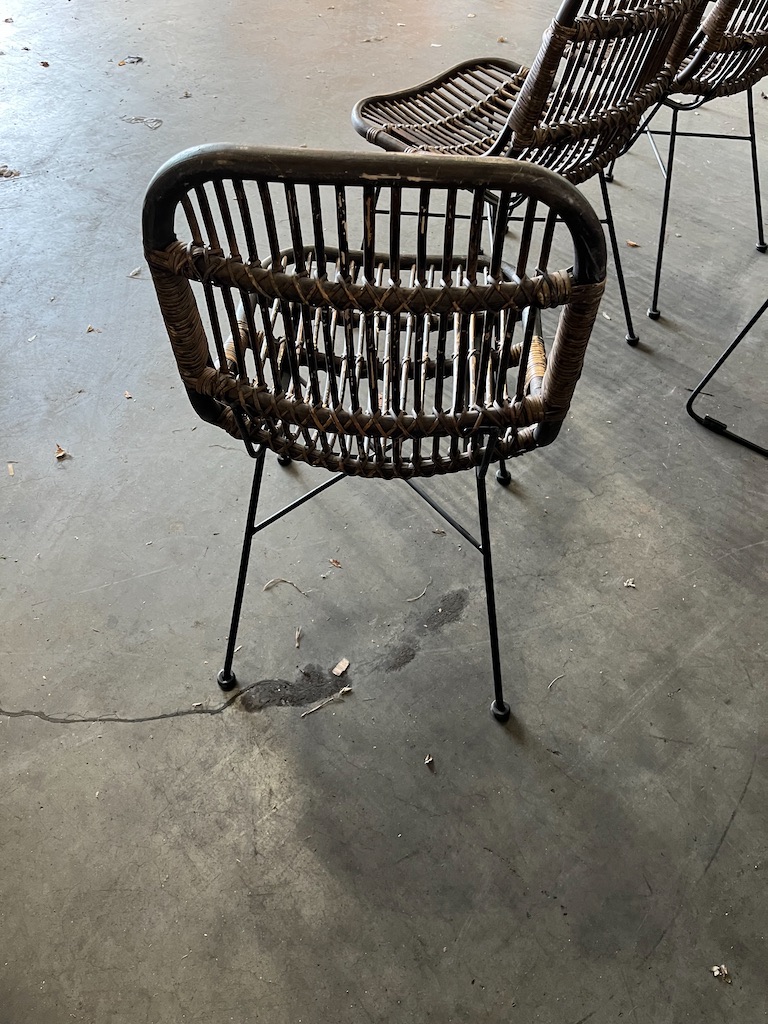 Hele leuke Rotan Stoelen met metaal onderstel