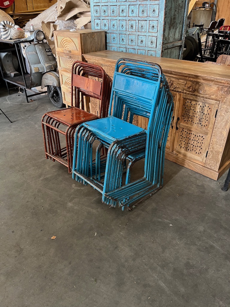 Unieke IJzeren stoelen afkomstig uit Indonesie