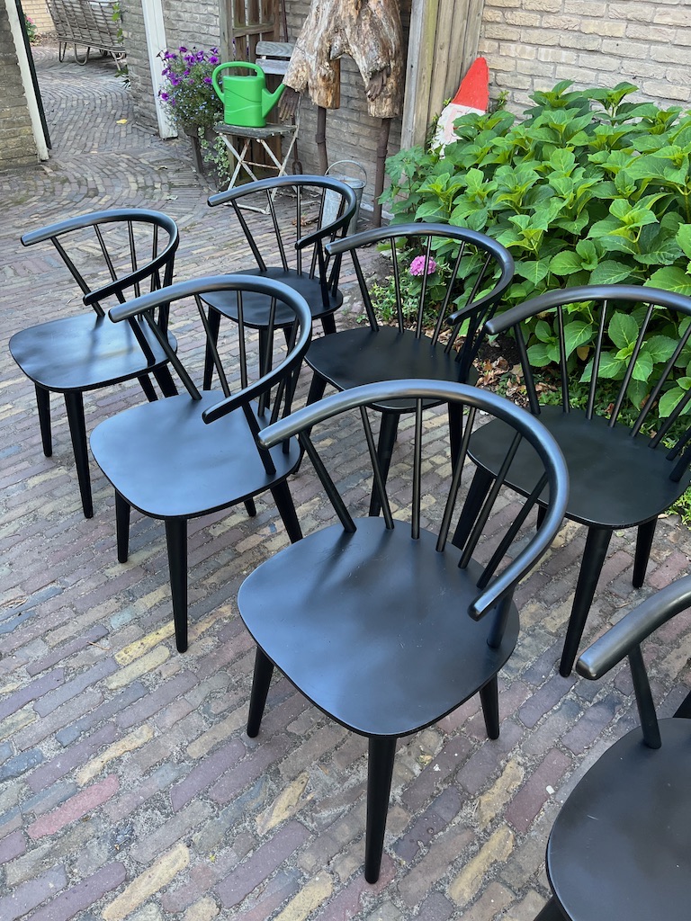 Houten Scandinavische Spijlen Stoelen in de kleur Zwart