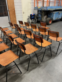 Zeer fraaie industriele/vintage stoelen/schoolstoelen