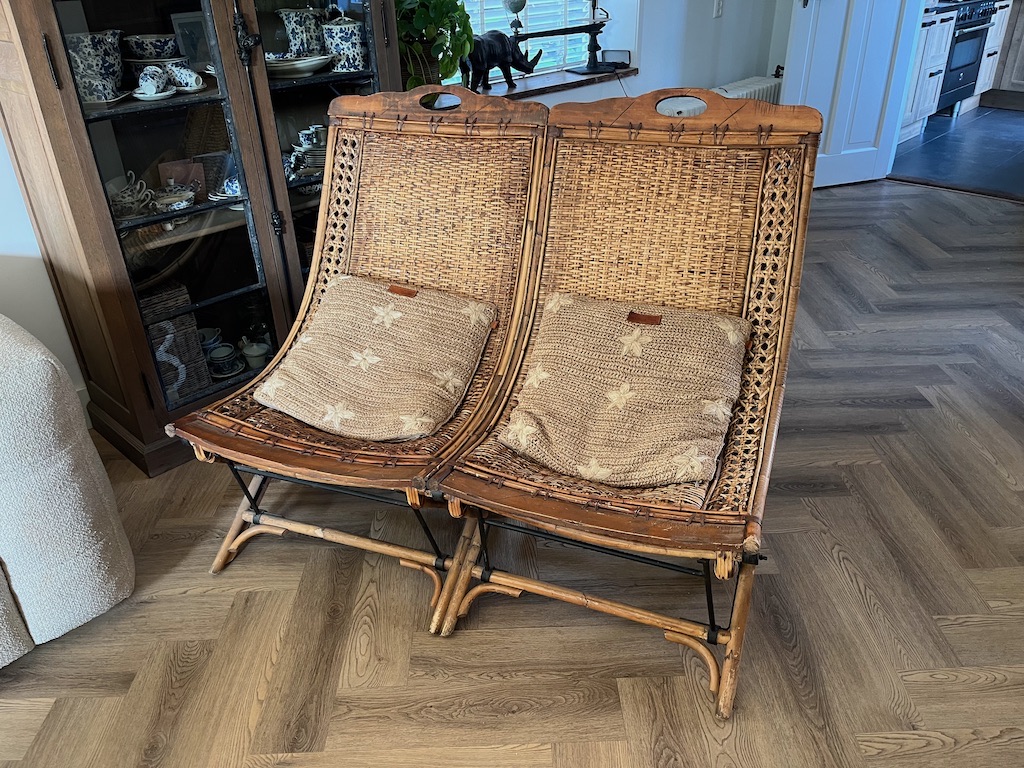 Zeer Fraaie Antieke Bamboe/Rotan Bank uit Bali Datering rond 1920