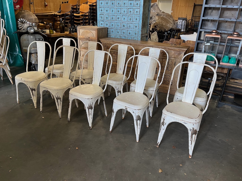 44 Metalen Tolix Stoelen mooi patina van ouderdom