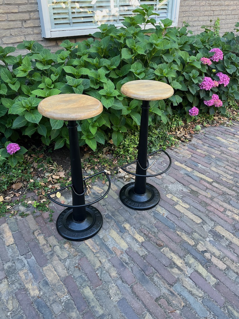 Necchi Barkrukken oude exemplaren 84 cm hoog