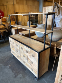 Industriele kast/buffetkast zeer fraai voor cafe/restaurant