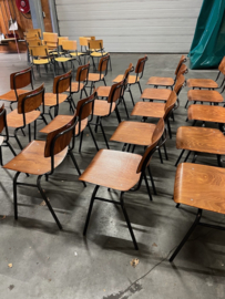 Zeer fraaie industriele/vintage stoelen/schoolstoelen