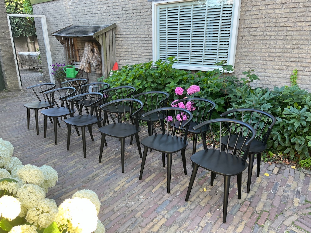 Houten Scandinavische Spijlen Stoelen in de kleur Zwart
