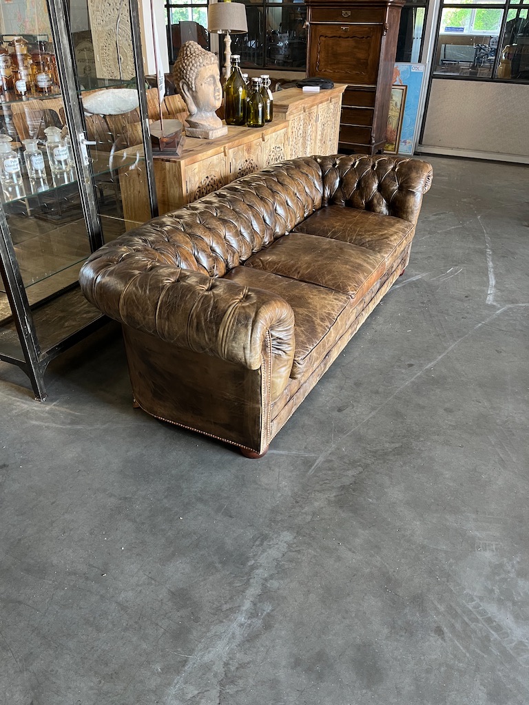 Unieke Chesterfield Bank Cognac uit Kurhaus Scheveningen