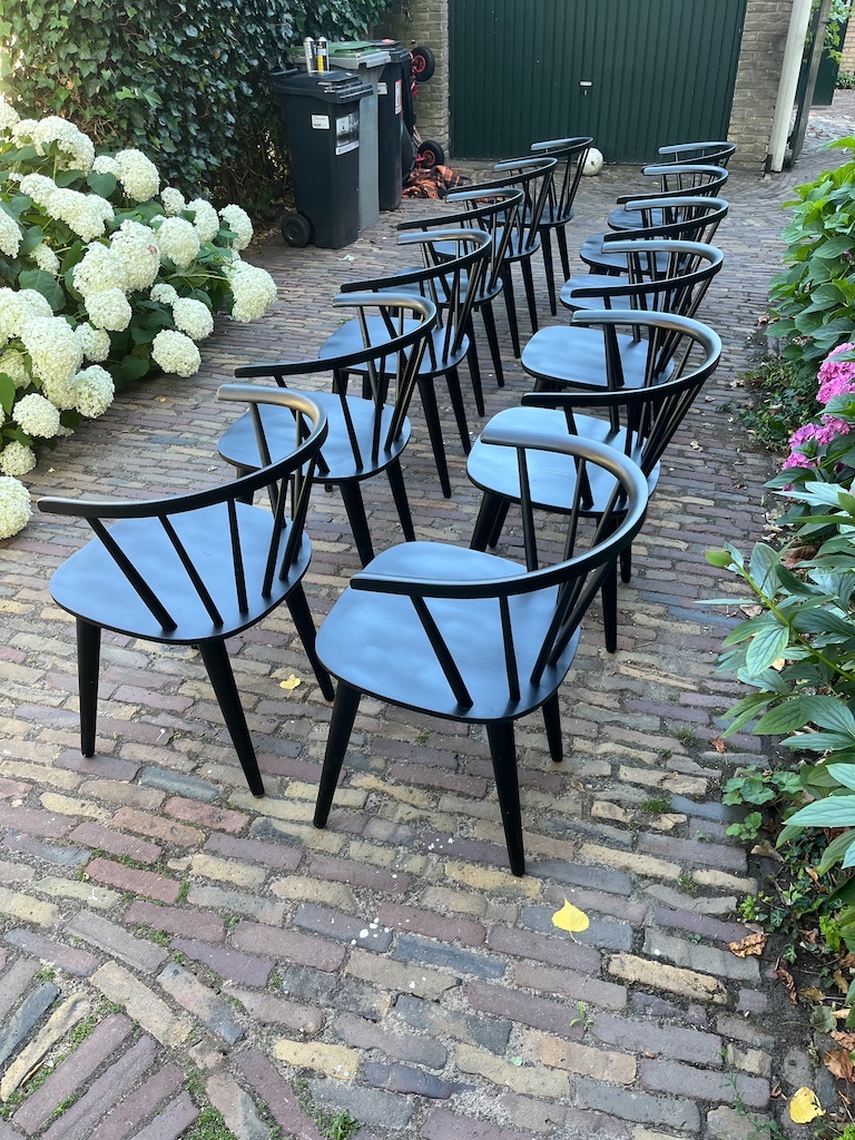 Houten Scandinavische Spijlen Stoelen in de kleur Zwart