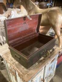 Antieke Metalen koffers uit India pracht Patina van ouderdom