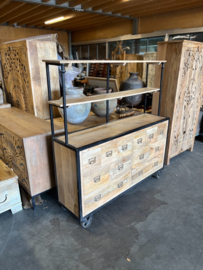 Industriele kast/buffetkast zeer fraai voor cafe/restaurant