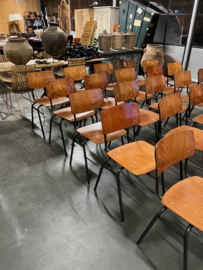 Zeer fraaie industriele/vintage stoelen/schoolstoelen