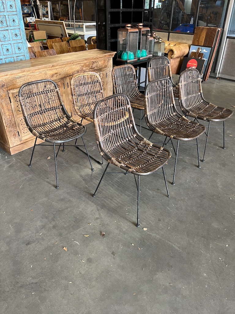 Hele leuke Rotan Stoelen met metaal onderstel