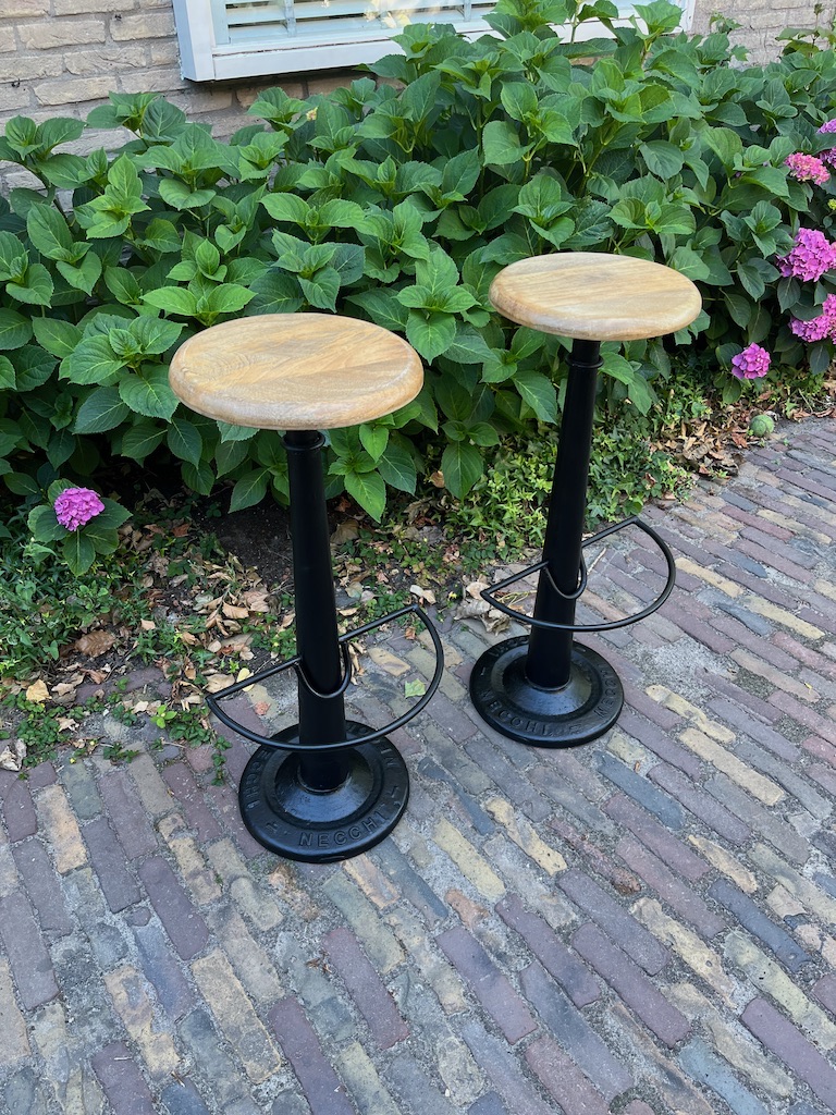 Necchi Barkrukken oude exemplaren 84 cm hoog
