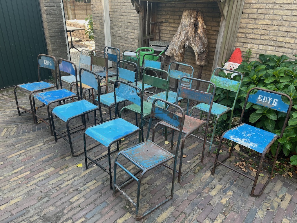 Unieke ijzeren stoelen afkomstig uit India