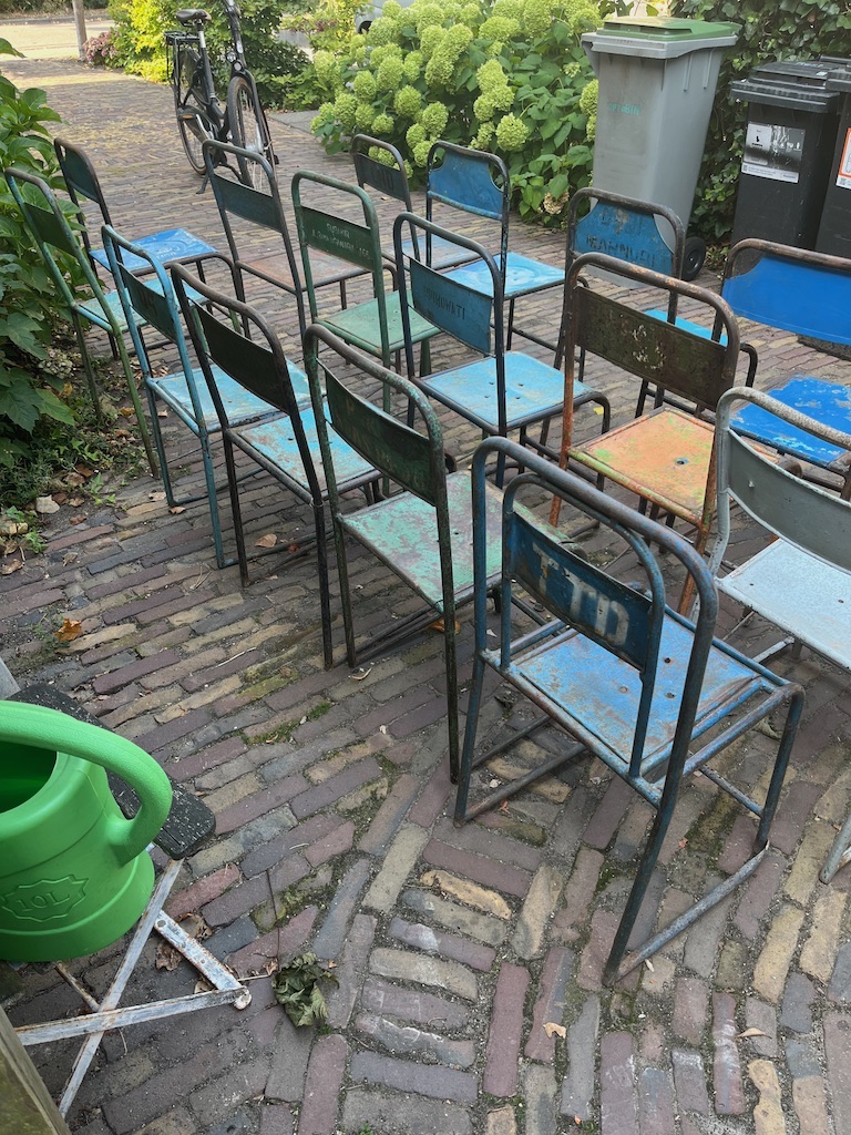 Unieke ijzeren stoelen afkomstig uit India