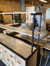 Industriele kast/buffetkast zeer fraai voor cafe/restaurant