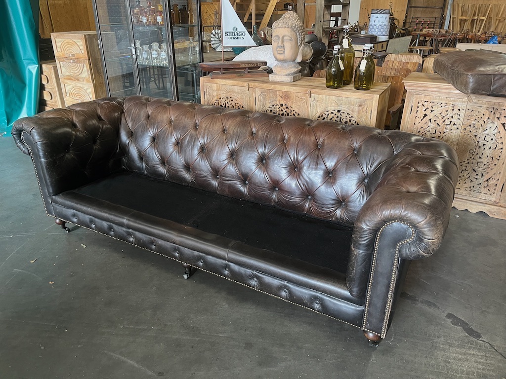 Unieke Originele Chesterfield in uitstekende staat 240 cm